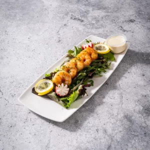 Bordje gebakken scampi met zijn garnituur